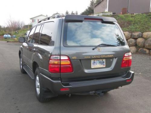 Photo of a 1998-2002 Toyota Land Cruiser in Riverock Green Mica (paint color code 1C3)