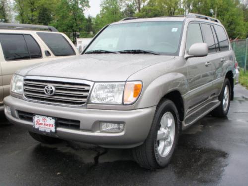 Photo of a 2001-2007 Toyota Land Cruiser in Thunder Cloud Metallic (paint color code 1D2)