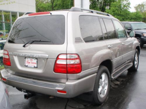 Photo of a 2001-2007 Toyota Land Cruiser in Thunder Cloud Metallic (paint color code 1D2)