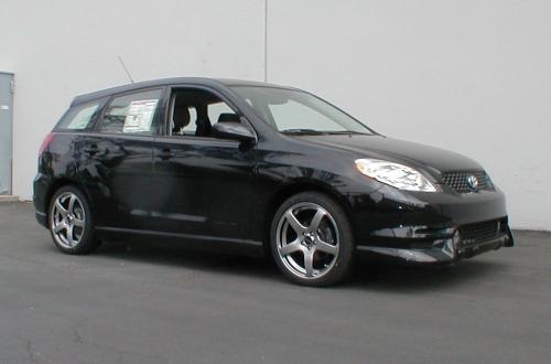 Photo of a 2003-2008 Toyota Matrix in Black Sand Pearl (paint color code 209)