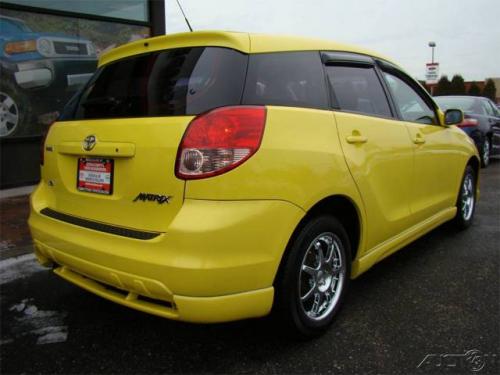 Photo of a 2004 Toyota Matrix in Solar Yellow (paint color code 576)