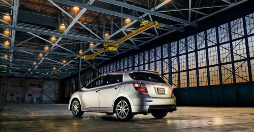 Photo of a 2009-2013 Toyota Matrix in Classic Silver Metallic (paint color code 1F7)