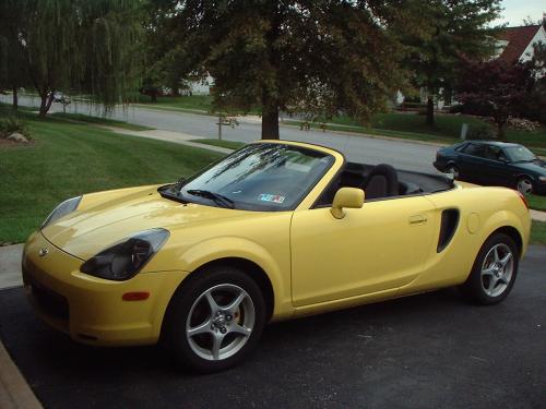 Photo of a 2003 Toyota MR2 in Solar Yellow (paint color code 576)