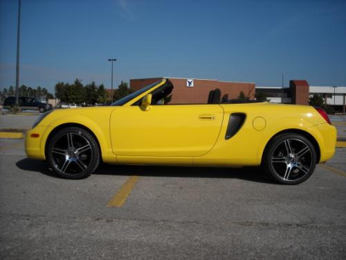 Photo of a 2003 Toyota MR2 in Solar Yellow (paint color code 576)