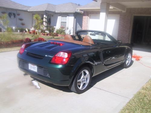 Photo of a 2001-2005 Toyota MR2 in Electric Green Mica (paint color code 6R4)