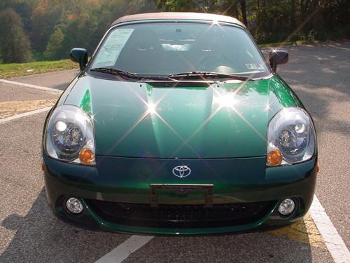 Photo of a 2001-2005 Toyota MR2 in Electric Green Mica (paint color code 6R4)