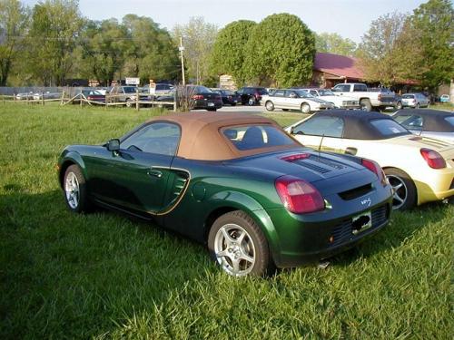 Photo of a 2001-2005 Toyota MR2 in Electric Green Mica (paint color code 6R4)