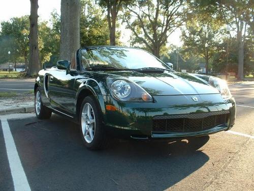 Photo of a 2001-2005 Toyota MR2 in Electric Green Mica (paint color code 6R4)