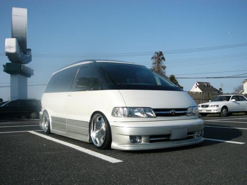 Photo of a 1991-1997 Toyota Previa in Winter White (AKA White) (paint color code 041)