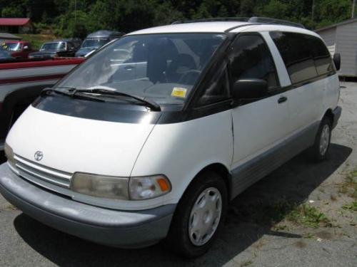 Photo of a 1991-1997 Toyota Previa in Winter White (AKA White) (paint color code 041)