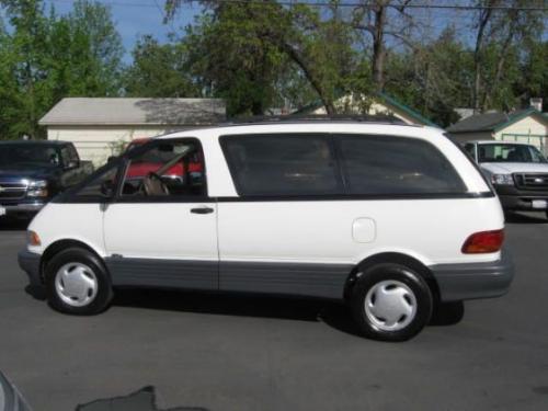 Photo of a 1991-1997 Toyota Previa in Winter White (AKA White) (paint color code 041)