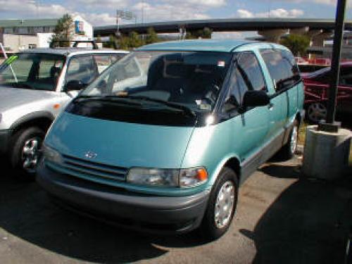 Photo of a 1995-1996 Toyota Previa in Turquoise Frost Pearl (paint color code 750)