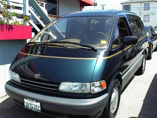 Photo of a 1994-1997 Toyota Previa in Evergreen Pearl (paint color code 751)