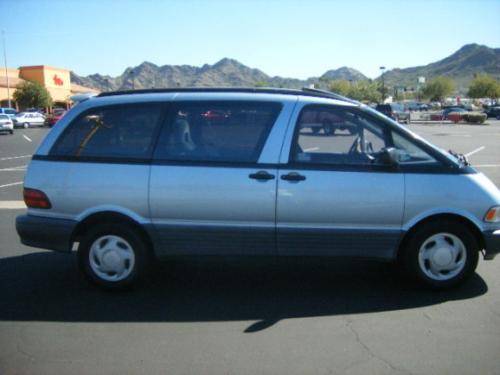 Photo of a 1991-1993 Toyota Previa in Ice Blue Pearl (paint color code 8G2)