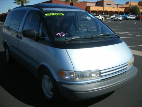 Photo of a 1991-1993 Toyota Previa in Ice Blue Pearl (paint color code 8G2)