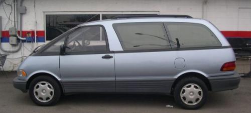 Photo of a 1994-1995 Toyota Previa in Wildflower Blue Pearl (paint color code 8K2)