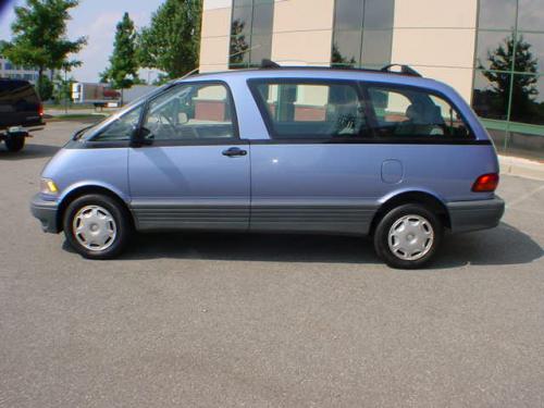 Photo of a 1994-1995 Toyota Previa in Wildflower Blue Pearl (paint color code 8K2)