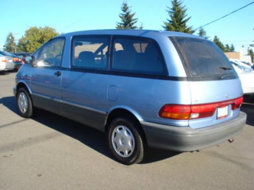 Photo of a 1994-1995 Toyota Previa in Wildflower Blue Pearl (paint color code 8K2)