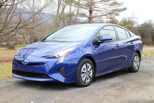 Photo of a 2016-2018 Toyota Prius in Blue Crush Metallic (paint color code 8W7)