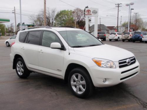 Photo of a 2006-2014 Toyota RAV4 in Blizzard Pearl (paint color code 070)