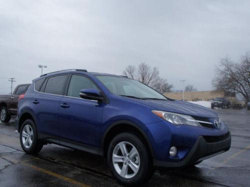 Photo of a 2014-2015 Toyota RAV4 in Blue Crush Metallic (paint color code 8W7)