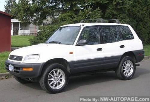 Photo of a 1996 Toyota RAV4 in White (paint color code 041)