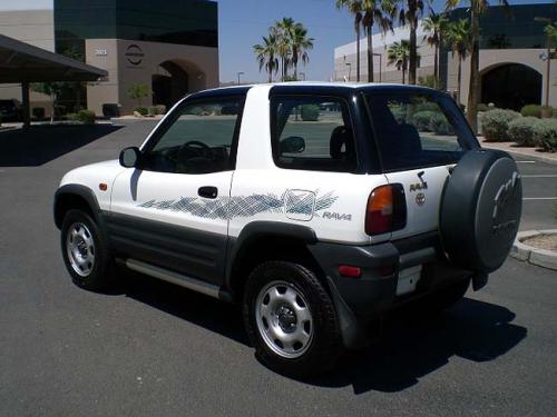 Photo of a 1996 Toyota RAV4 in White (paint color code 041)