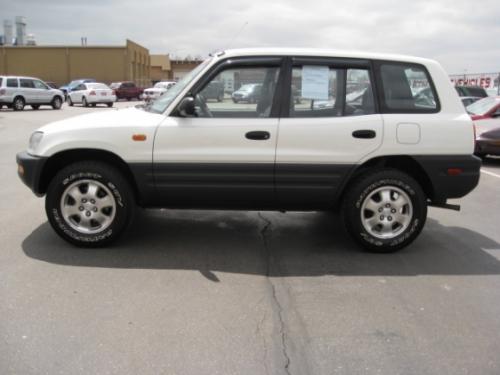 Photo of a 1996 Toyota RAV4 in White (paint color code 041)