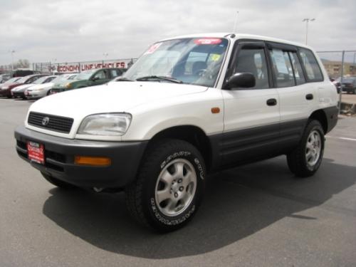 Photo of a 1996 Toyota RAV4 in White (paint color code 041)