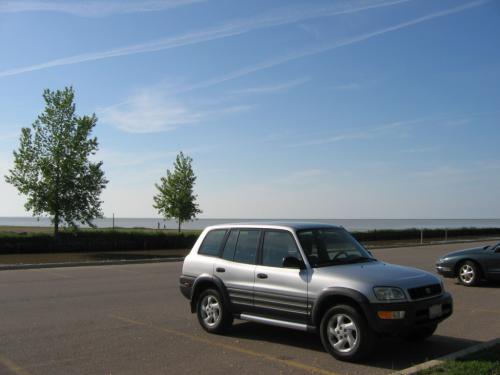 Photo of a 1997-2000 Toyota RAV4 in Alpine Silver Metallic (paint color code 199)