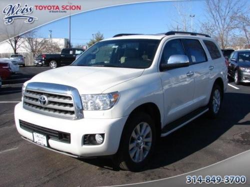 Photo of a 2010-2021 Toyota Sequoia in Blizzard Pearl (paint color code 070)