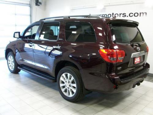 Photo of a 2012-2020 Toyota Sequoia in Sizzling Crimson Mica (paint color code 3R0)