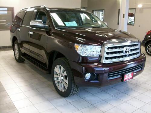 Photo of a 2012-2020 Toyota Sequoia in Sizzling Crimson Mica (paint color code 3R0)