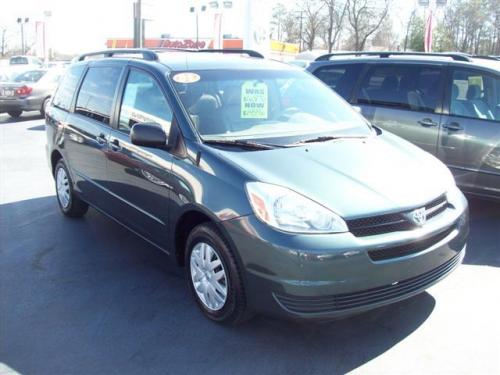 Photo of a 2004-2005 Toyota Sienna in Aspen Green Pearl (paint color code 6S7)