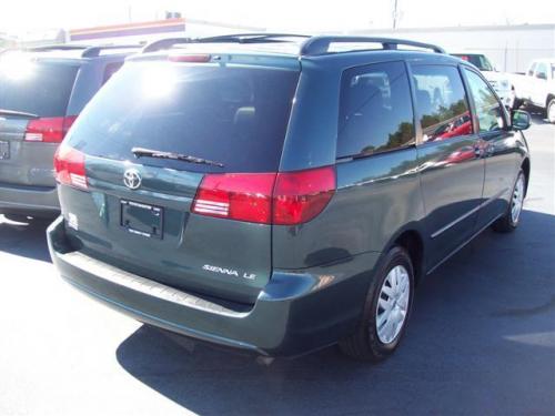 Photo of a 2004-2005 Toyota Sienna in Aspen Green Pearl (paint color code 6S7)