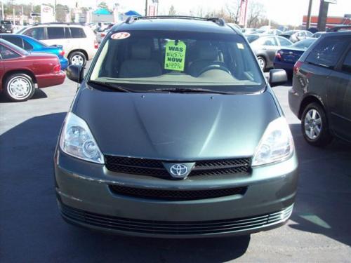 Photo of a 2004-2005 Toyota Sienna in Aspen Green Pearl (paint color code 6S7)