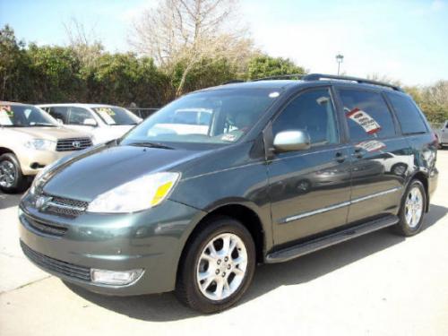 Photo of a 2004-2005 Toyota Sienna in Aspen Green Pearl (paint color code 6S7)