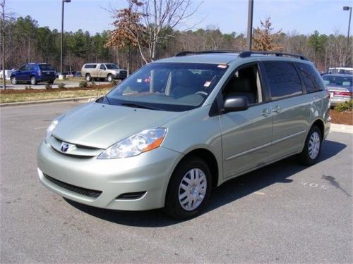 Photo of a 2006-2010 Toyota Sienna in Silver Pine Mica (paint color code 6U0)