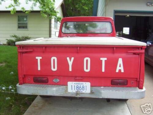 Photo of a 1964-1968 Toyota Stout in Seminole Red (paint color code T332)