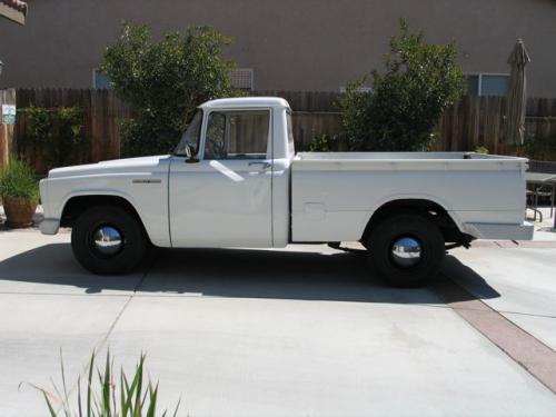 Photo of a 1964-1968 Toyota Stout in Lily White (paint color code T403)