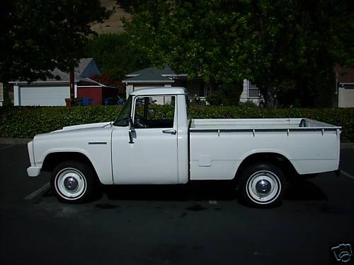 Photo of a 1964-1968 Toyota Stout in Lily White (paint color code T403)