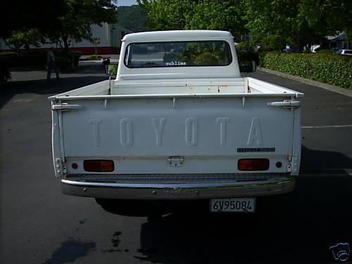 Photo of a 1964-1968 Toyota Stout in Lily White (paint color code T403)