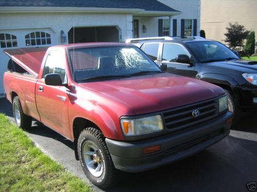 Photo of a 1993-1995 Toyota T100 in Garnet Pearl (paint color code 3K3)