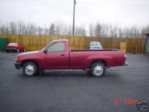 Photo of a 1993-1995 Toyota T100 in Garnet Pearl (paint color code 3K3)