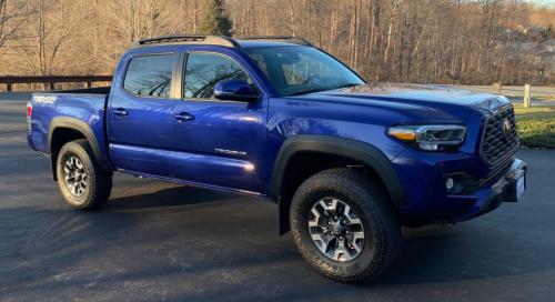 Photo of a 2022-2023 Toyota Tacoma in Blue Crush Metallic (paint color code 8W7)