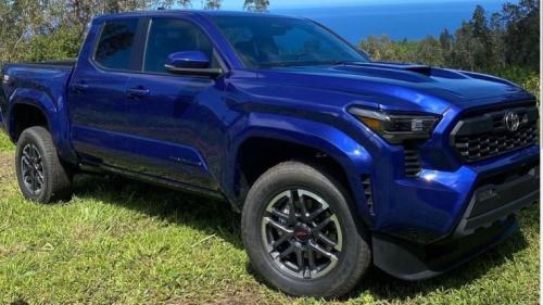 Photo of a 2024-2025 Toyota Tacoma in Blue Crush Metallic (paint color code 8W7)