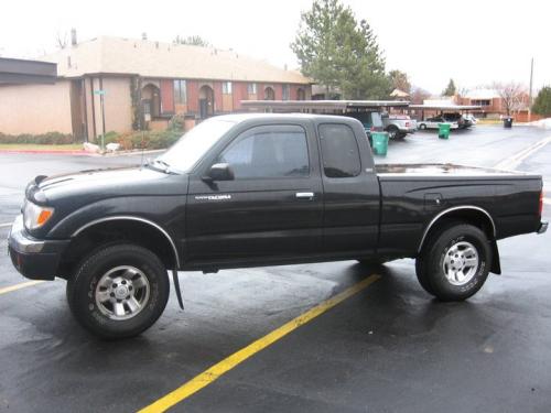 Photo of a 1996-1999 Toyota Tacoma in Black Metallic (paint color code 204)