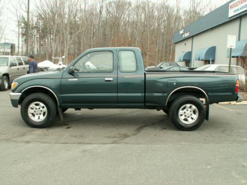 Photo of a 1995.5-1998 Toyota Tacoma in Evergreen Pearl (paint color code 751)