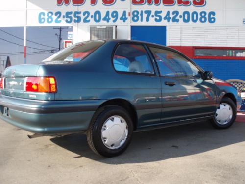 Photo of a 1993-1994 Toyota Tercel in Teal Mist Metallic (paint color code 6N1)