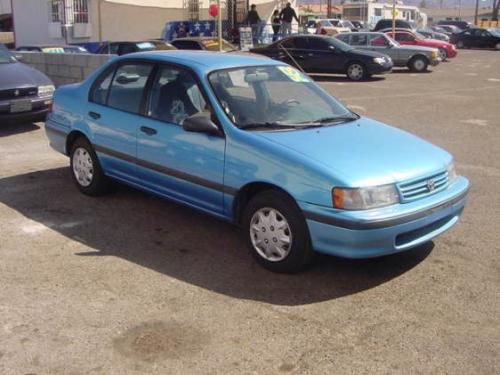 Photo of a 1991-1994 Toyota Tercel in Blue Metallic (paint color code 8J2)